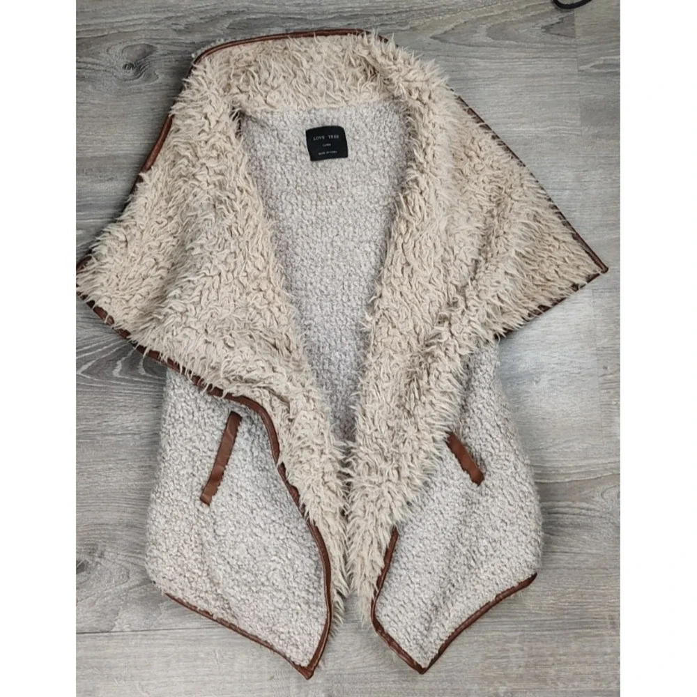 Love Tree Faux Fur Sherpa Vest Large Open‎ Pockets Wool Blend Beige